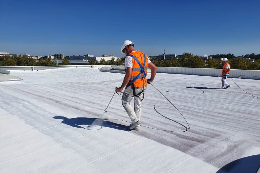 Accompagnement applicateur Covalba sur un chantier de toiture